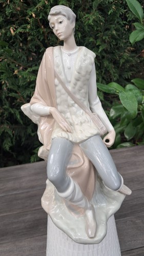Lladro shepherd sitting boy - sitting,