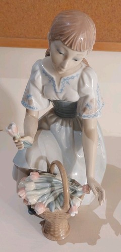 Lladro girl with tulips - lladro,