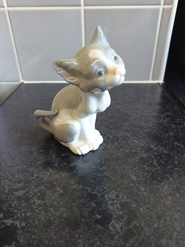 Lladro porcelain figurine - porcelain, feed