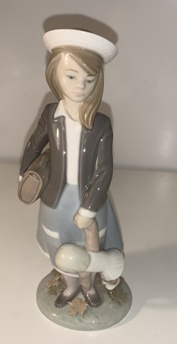Lladro autumn school - lladro, girl