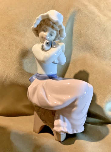 Nao figurine lladro a - figurine, by