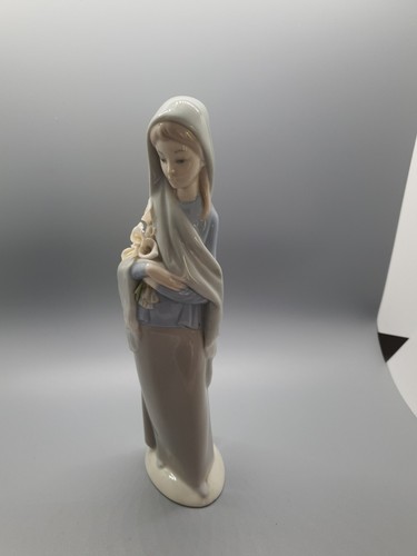 Lladro porcelain figurine lady - porcelain,