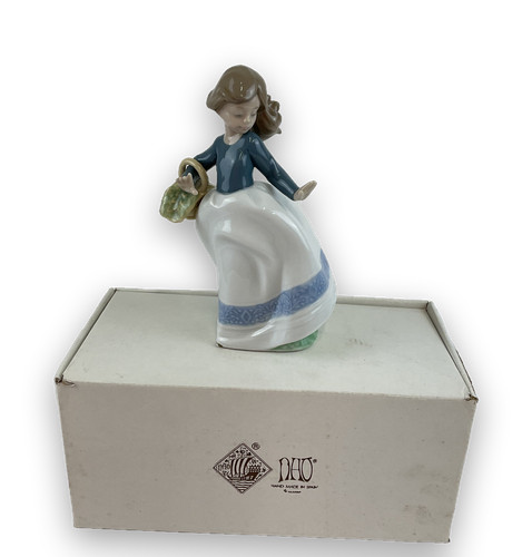 Lladro nao figurine girl with - girl,