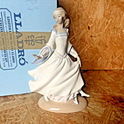 Vintage lladro cinderella - vintage, cinderella's